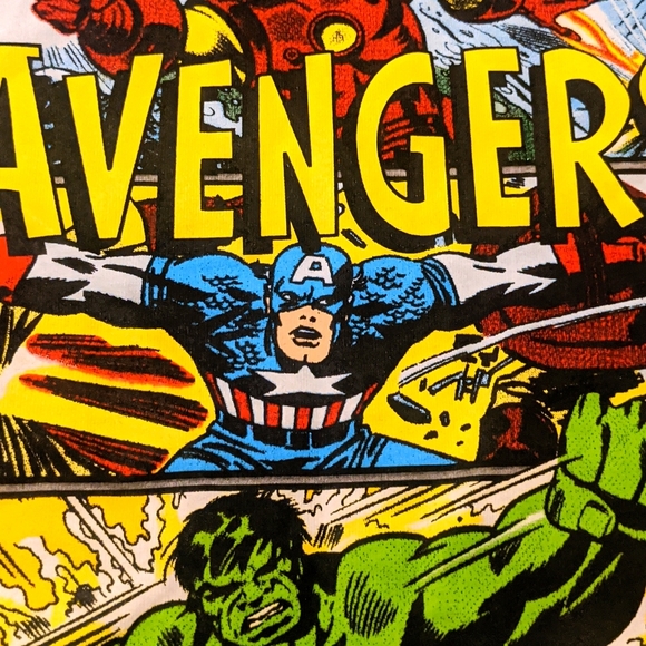 THE AVENGERS graphic tee NWT - Picture 6 of 9